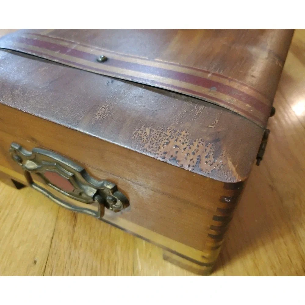 Distressed Vintage Cedar‎ Box Treasure Chest Hinged Lid Mirror Footed Lockable